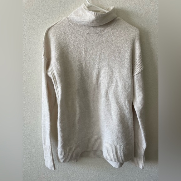Gap cream long sleeve turtle neck winter or fall classic neutral sweater - Picture 1 of 3
